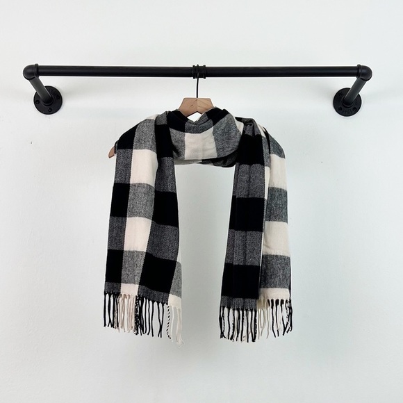NWT J. Crew Factory Classic Plaid Scarf in Buffalo Check Cream/Black - Picture 4 of 4